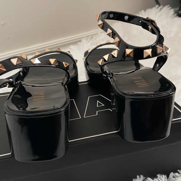 MIA-summer, gel sandals, black with studs! Size 8 - Picture 4 of 5